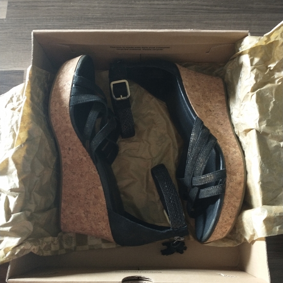 UGG Shoes - NIB UGG wedge sandals size 9